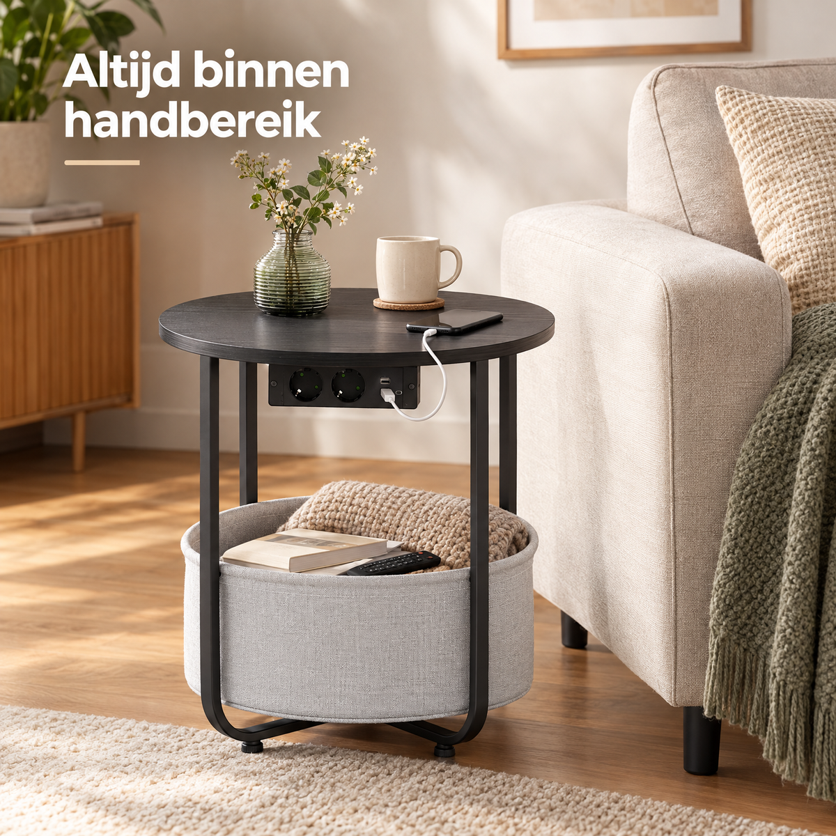 ronde bijzettafel met stopcontact in gebruik in een passende praktijksituatie