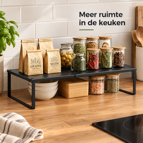 Uitschuifbaar kruidenrek van BukkitBow, zwart metaal, 30-45 cm breed, geschikt voor aanrecht of kast, ideaal voor kruidenorganisatie.