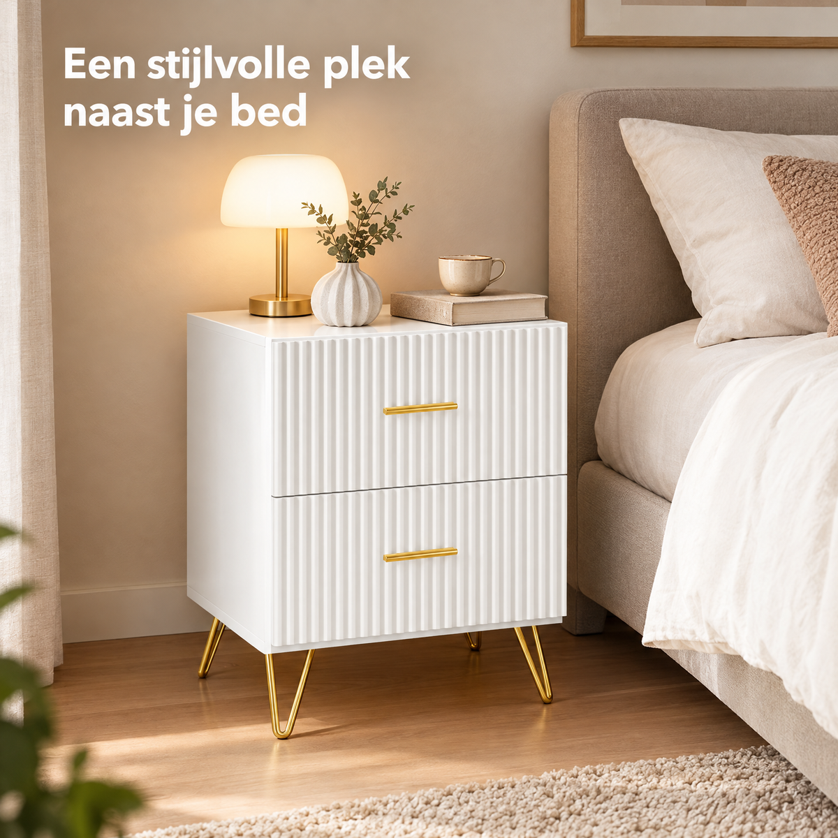 Wit nachtkastje met 2 lades, goudkleurige details en geribbelde fronten, ontworpen door BukkitBow, 40x35x53 cm