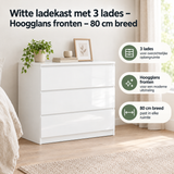 Witte BukkitBow ladekast met 3 lades en hoogglans fronten, 80 cm breed, geschikt voor modern interieur.